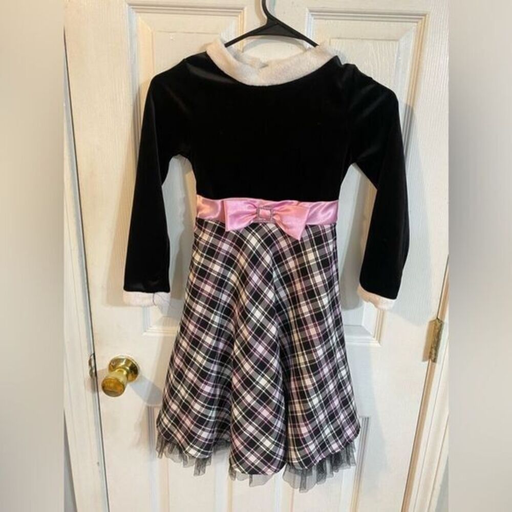 -‎ Girls black , white and pink dress size 8